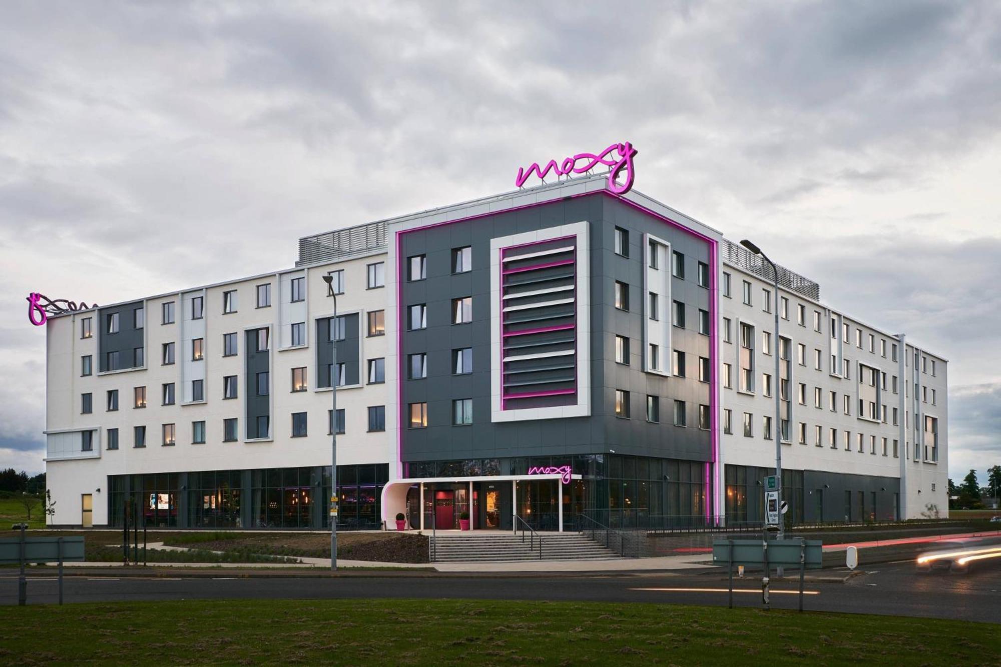 מלון אינגליסטון Moxy Edinburgh Airport מראה חיצוני תמונה