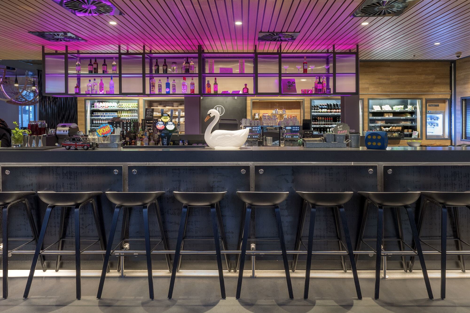 מלון אינגליסטון Moxy Edinburgh Airport מראה חיצוני תמונה